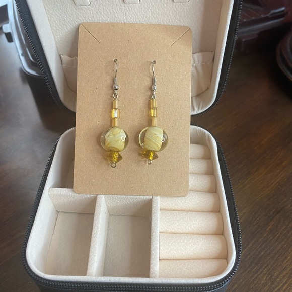 NWT Jewelry Box in Black With Choice of One Set of Vintage Earrings - Picture 9 of 14